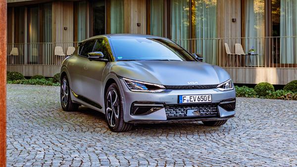 Für den EV6 AWD GT-line ruft Kia mindestens 58.890 Euro auf. Der Verzicht auf Allradantrieb spart 3900 Euro, der auf das GT-line-Paket weitere 6000 Euro.