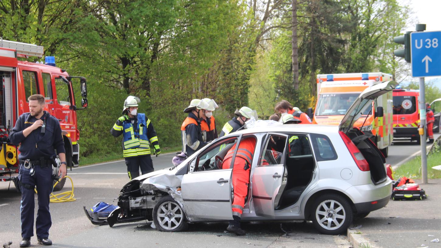 Unfall mit drei Schwerverletzten in Schnaittach