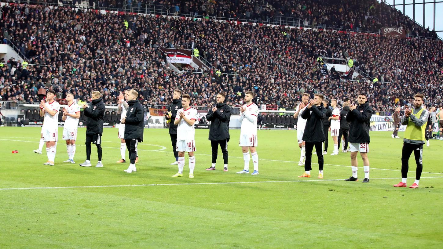 Auch die Club-Profis schienen am Freitagabend nicht so recht zu wissen, was sie mit dem 1:1 beim FC St. Pauli anfangen sollten. 
