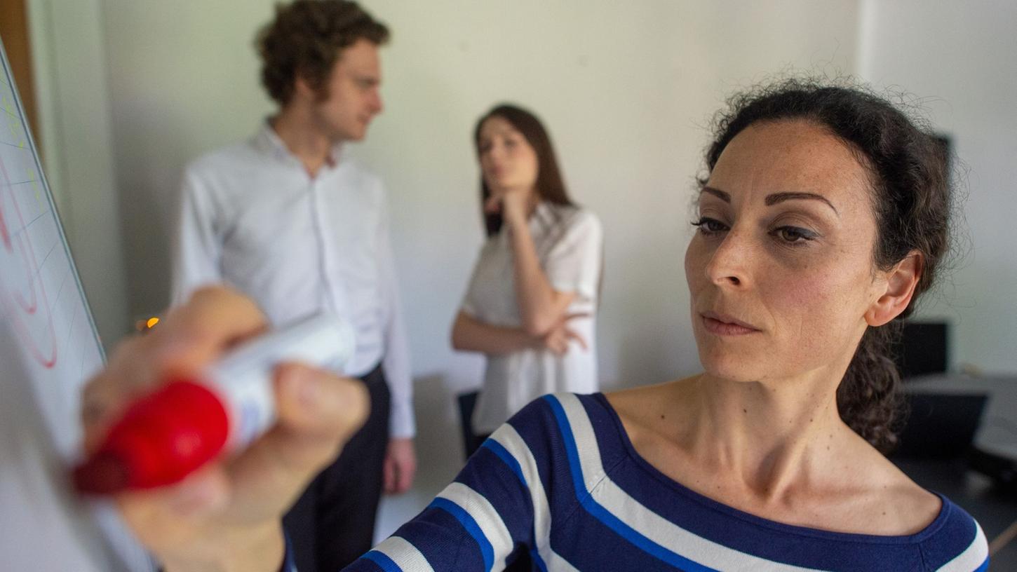 In der Probezeit geht die Recruitment-Phase in die Verlängerung: Beschäftigte sollten sich bewusst sein, dass sie unter Beobachtung stehen. In der Probezeit geht die Recruitment-Phase in die Verlängerung: Beschäftigte sollten sich bewusst sein, dass sie unter Beobachtung stehen.