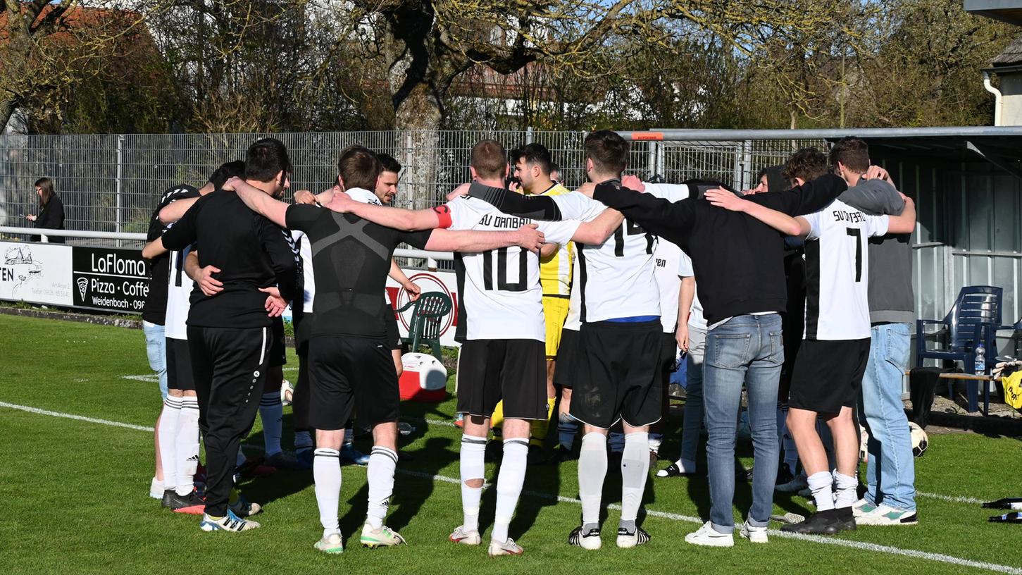 Gemeinsam stark: Die nach dem Abstieg aus der Bezirksliga neu formierte Ornbauer Mannschaft hat sich zu einer verschworenen Gemeinschaft entwickelt.
