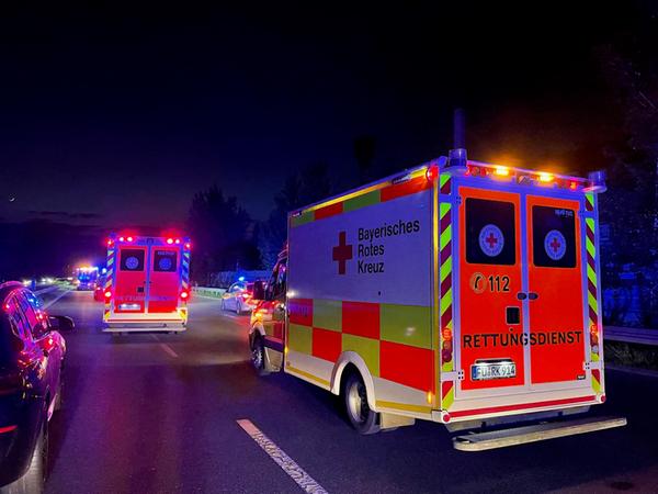 Rettungskräfte waren im Großaufgebot im Einsatz.
Rettungskräfte waren im Großaufgebot im Einsatz.