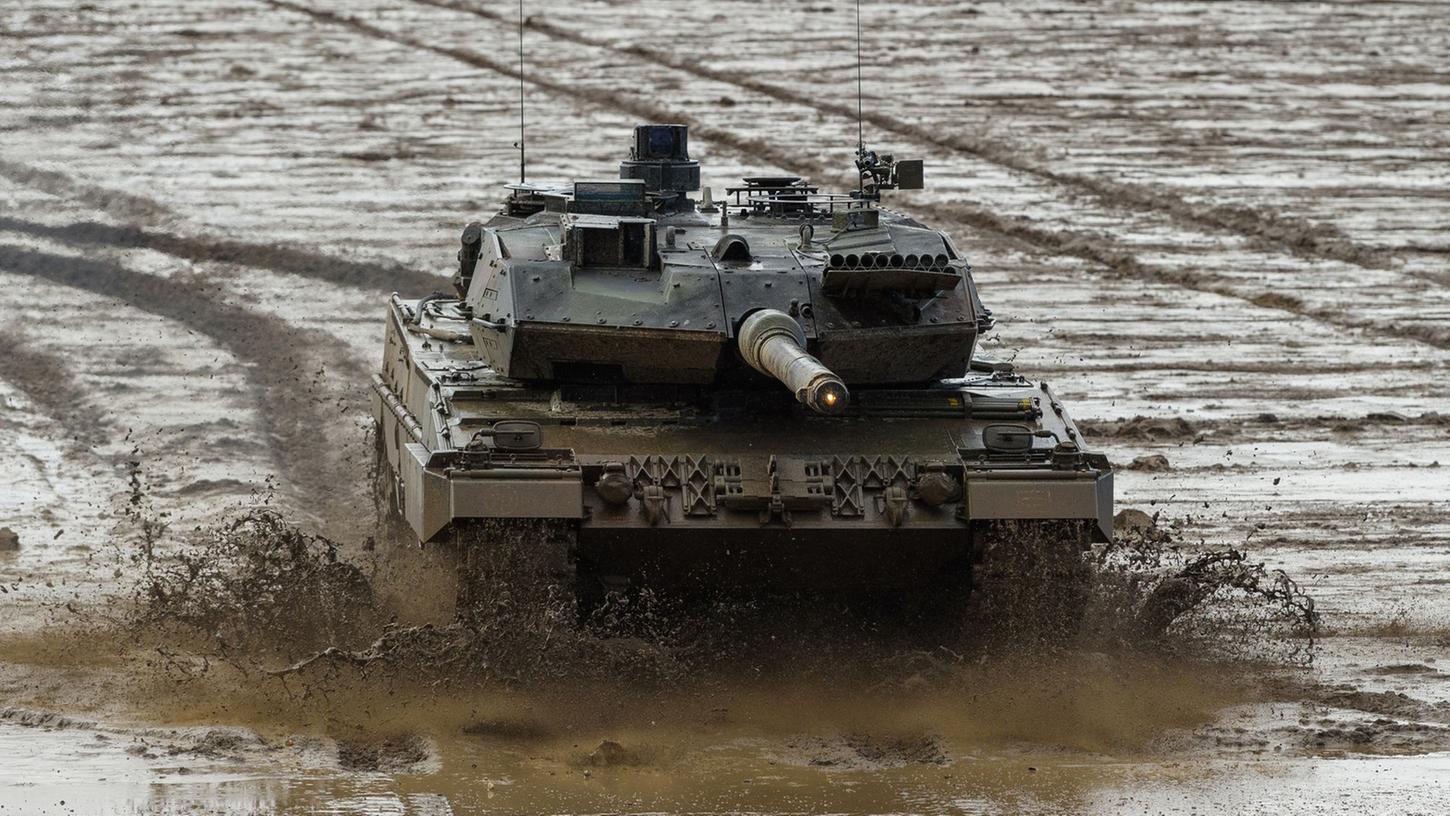 Letzte Woche genehmigte die Bundesregierung erstmals den Export schwerer Waffen direkt aus Deutschland. Letzte Woche genehmigte die Bundesregierung erstmals den Export schwerer Waffen direkt aus Deutschland.