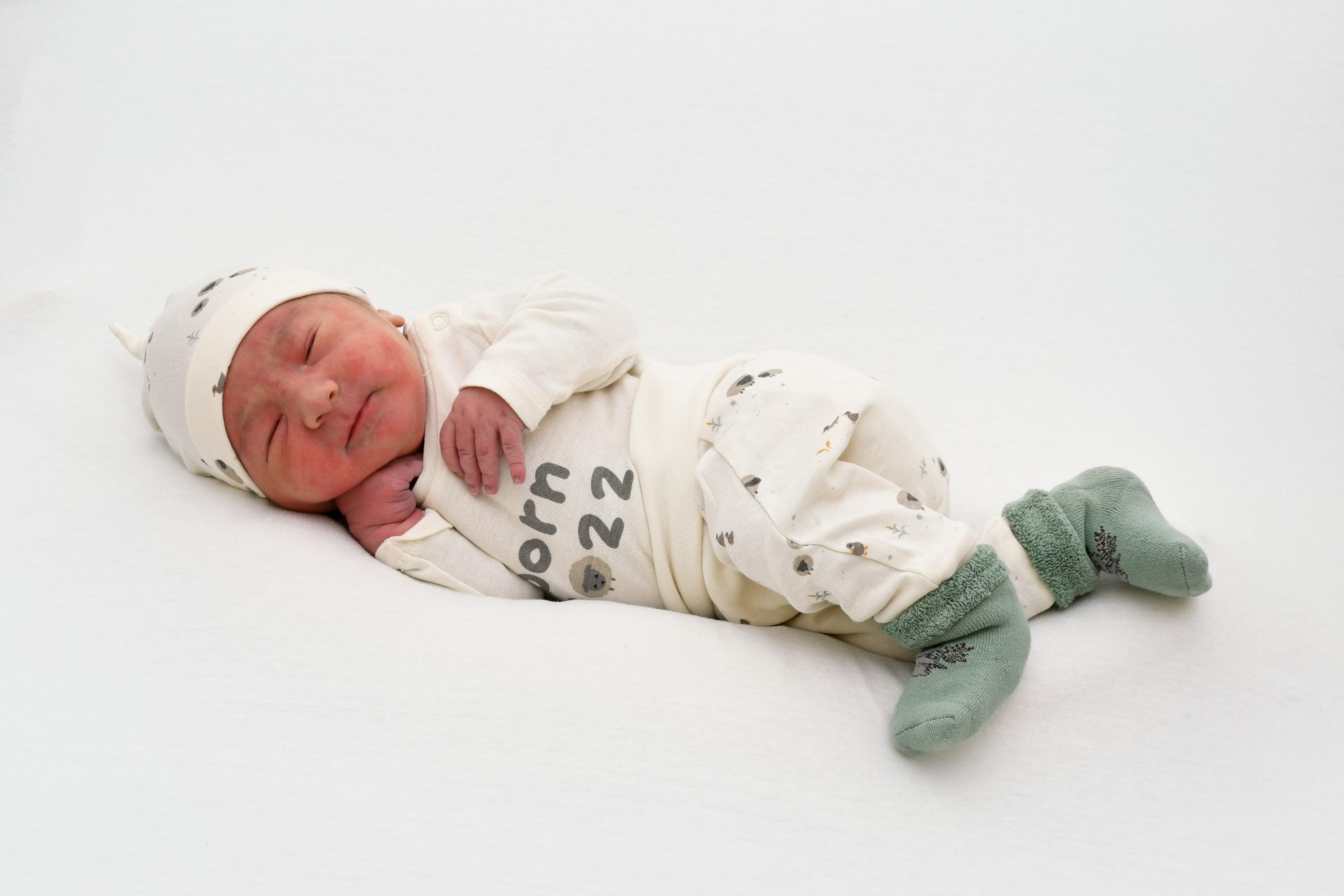 Ganze 4130 Gramm wog der kleine Matteo bei seiner Geburt am 1. Mai im Nürnberger Südklinikum. Zu dem Zeitpunkt war er 52 Zentimeter lang.