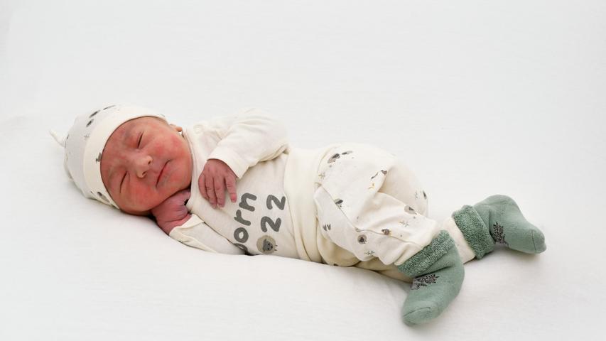 Ganze 4130 Gramm wog der kleine Matteo bei seiner Geburt am 1. Mai im Nürnberger Südklinikum. Zu dem Zeitpunkt war er 52 Zentimeter lang.