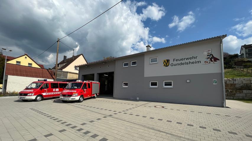 Motiv: So sieht es aus - Das neue Fahrzeug- und Gerätehaus der Freiwilligen Feuerwehr in Gundelsheim. Er baut wurde es von 2018 bis 2020. Die Corona Pandemie machte es aber schwer, einen Termin für die offizielle Einweihungsfeier zu finden. Stattfinden soll diese nun am 7. Mai 2022. Foto: Lidia Piechulek