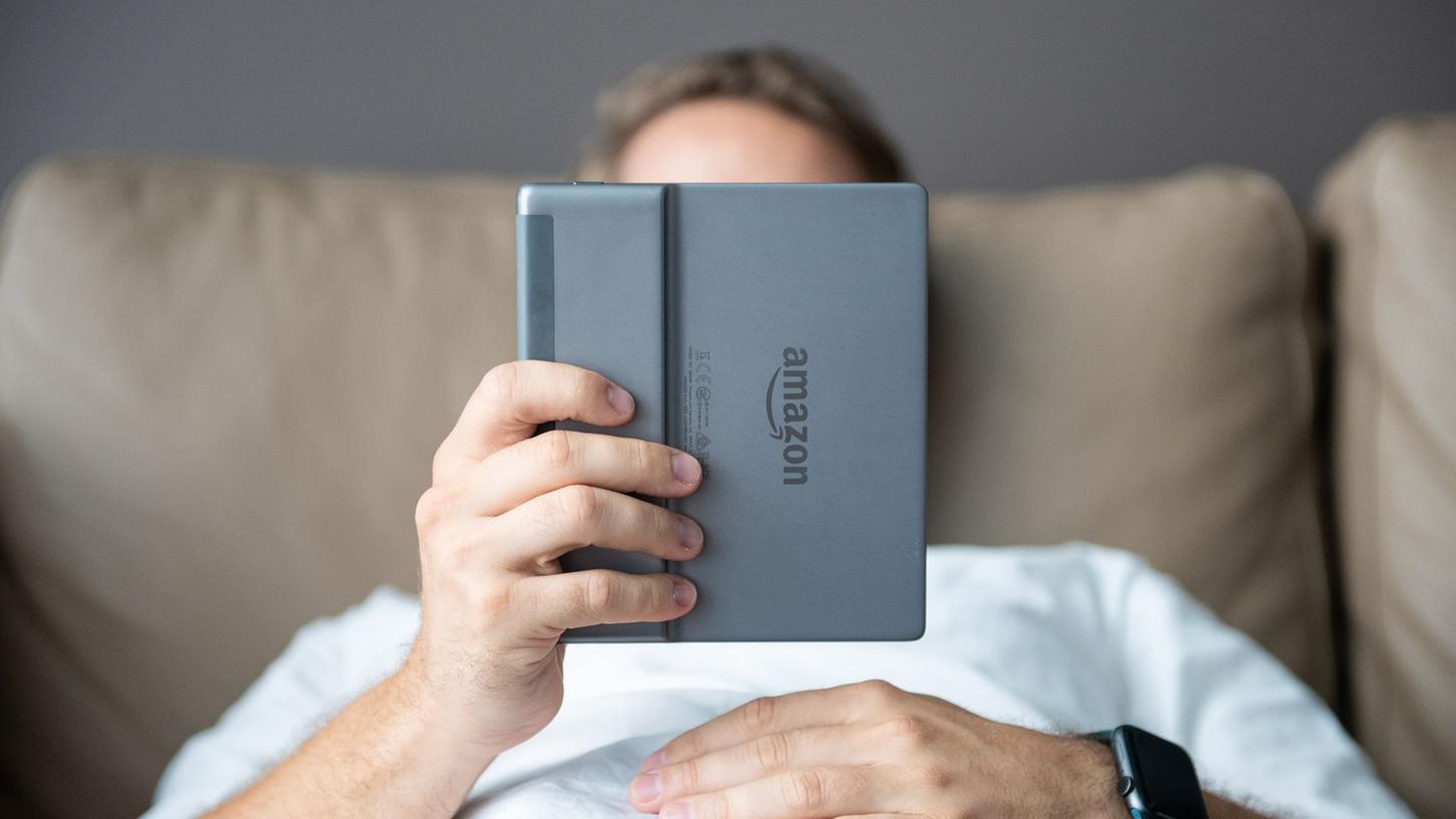 Einmal umwandeln: Epub-Bücher ohne DRM-Schutz lassen sich nun einfach per E-Mail an Kindle-Reader schicken und darauf lesen. Einmal umwandeln: Epub-Bücher ohne DRM-Schutz lassen sich nun einfach per E-Mail an Kindle-Reader schicken und darauf lesen.