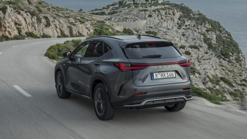 Mit einer Akkuladung kommt der NX 450h auch in der Praxis 70 bis 80 Kilometer weit. Mit einer Akkuladung kommt der NX 450h auch in der Praxis 70 bis 80 Kilometer weit.
