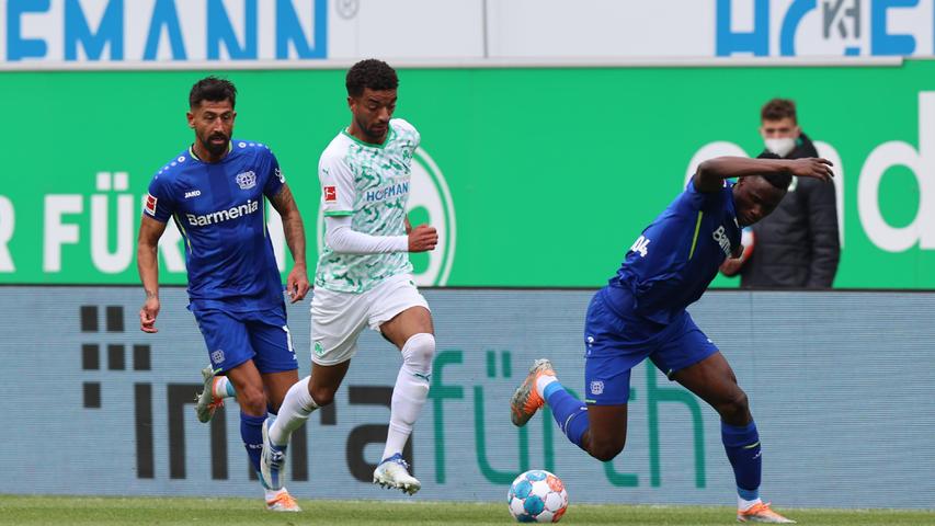 Ballsicher und inzwischen auch zweikampfstark: Timothy Tillman bleibt erstmal nur für ein weiteres Jahr in Fürth.