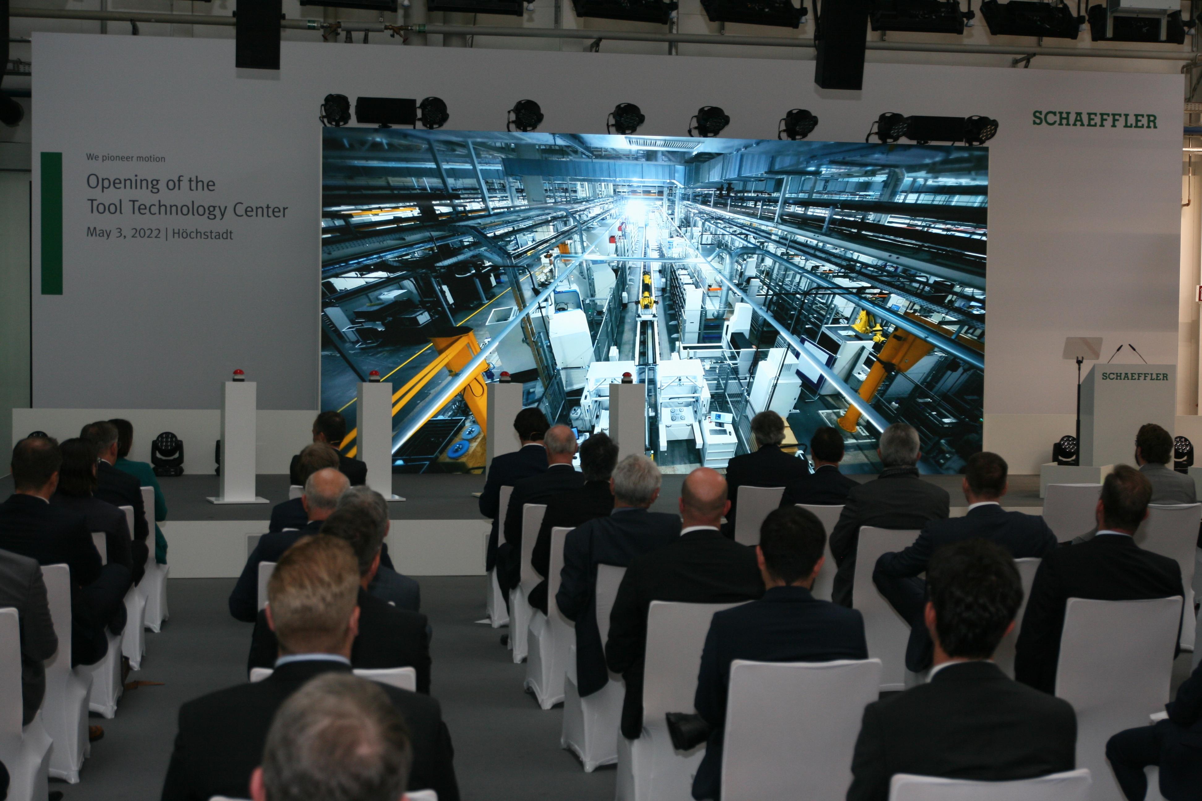 Mit einem Event wird dann ein hochmodernes Werkzeugtechnologiezentrum eröffnet. 