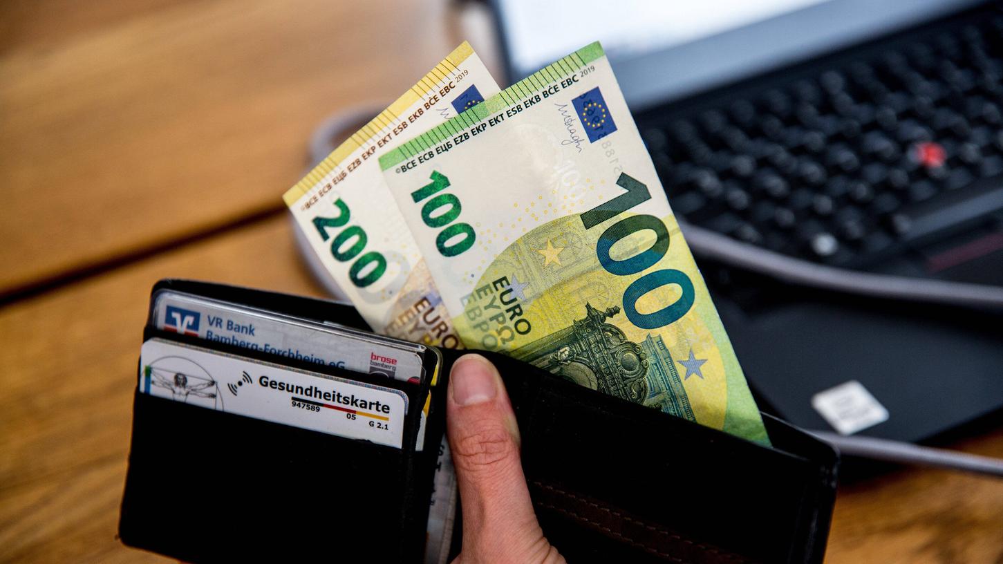 Insgesamt 2600 Euro waren in einem Geldbeutel, den eine Frau in Regensburg fand. (Symbolbild)