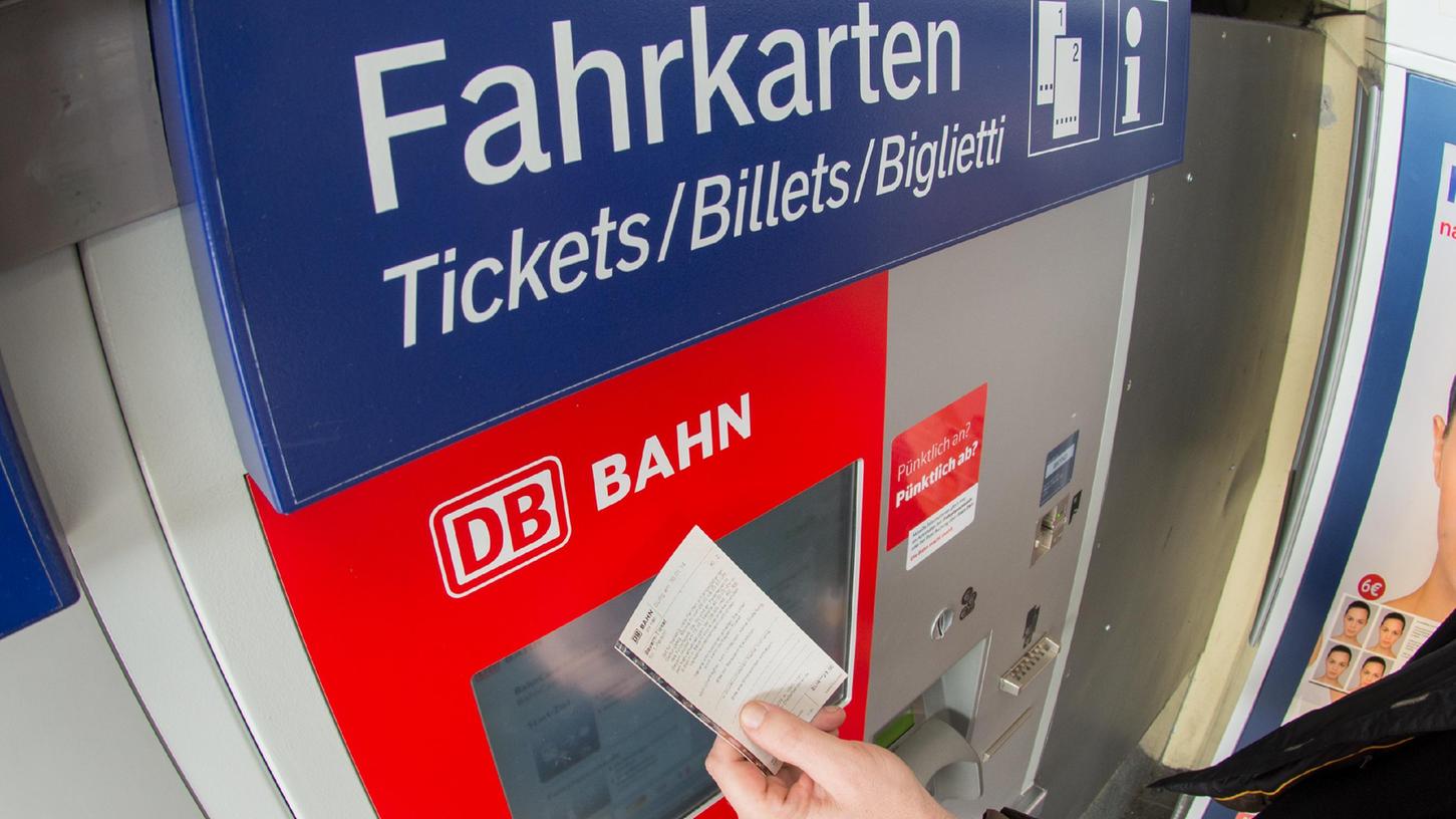Schon bald startet der Vorverkauf des Neun-Euro-Tickets im VGN-Gebiet - allerdings nicht an den regulären Fahrkartenautomaten. 