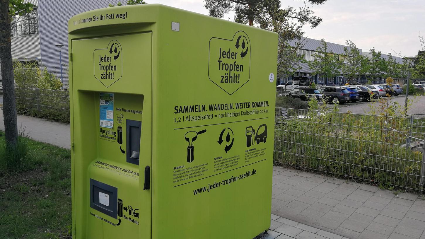 Einer der Sammelautomaten für Altspeiseöl in Erlangen.
Einer der Sammelautomaten für Altspeiseöl in Erlangen.