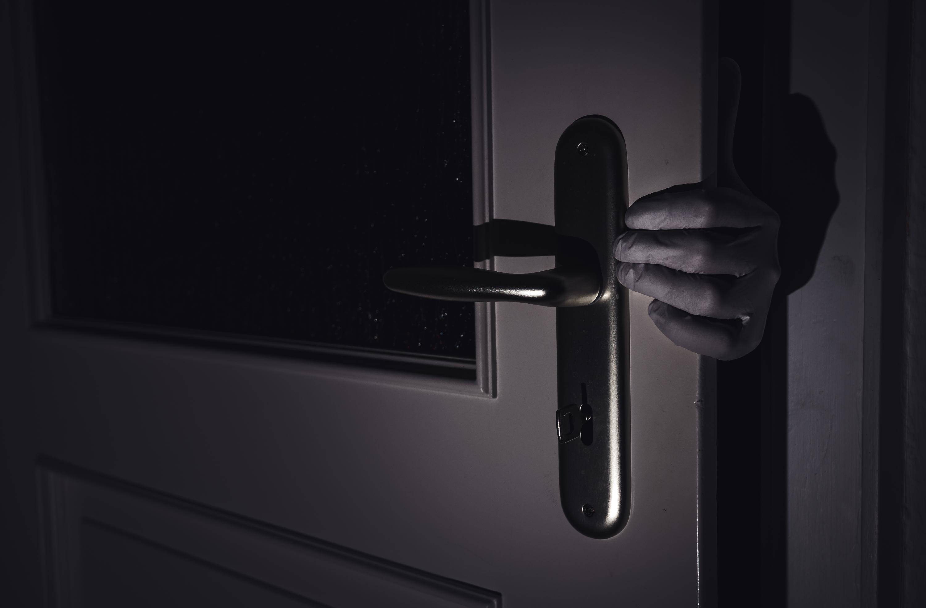 Schwabach-Unbekannte-brechen-Bahnhofskiosk-auf