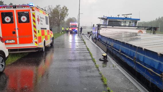 Tragischer Betriebsunfall am Main-Donau-Kanal: Matrose wird von Schiff eingeklemmt und stirbt