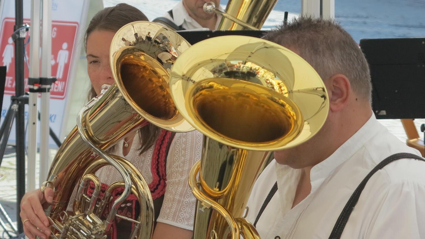 150 Musikgruppen haben im Vorfeld ihr Interesse an einem Auftritt bei den Samstagskonzerten gezeigt. Auf jeden Fall wieder mit dabei ist die Gunzenhäuser Blous’n.
150 Musikgruppen haben im Vorfeld ihr Interesse an einem Auftritt bei den Samstagskonzerten gezeigt. Auf jeden Fall wieder mit dabei ist die Gunzenhäuser Blous’n.