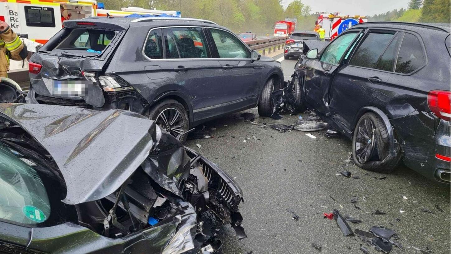 Eisschicht auf A6: Heftige Unfälle nach Hagelschauer bei Lauterhofen