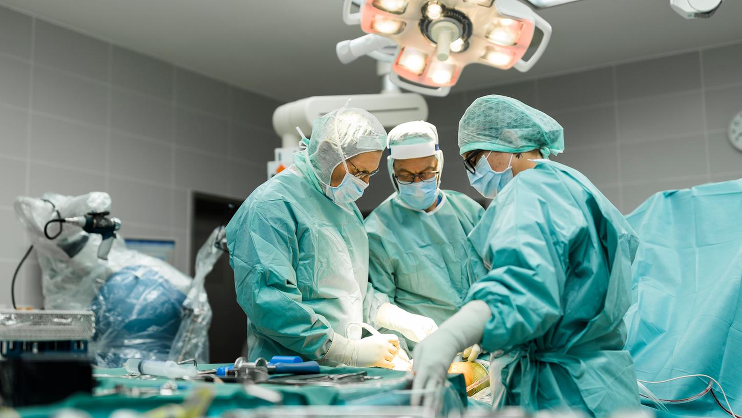 In der Klinik Bad Windsheim wird ein Gelenkersatz eingesetzt. In der Klinik Bad Windsheim wird ein Gelenkersatz eingesetzt.