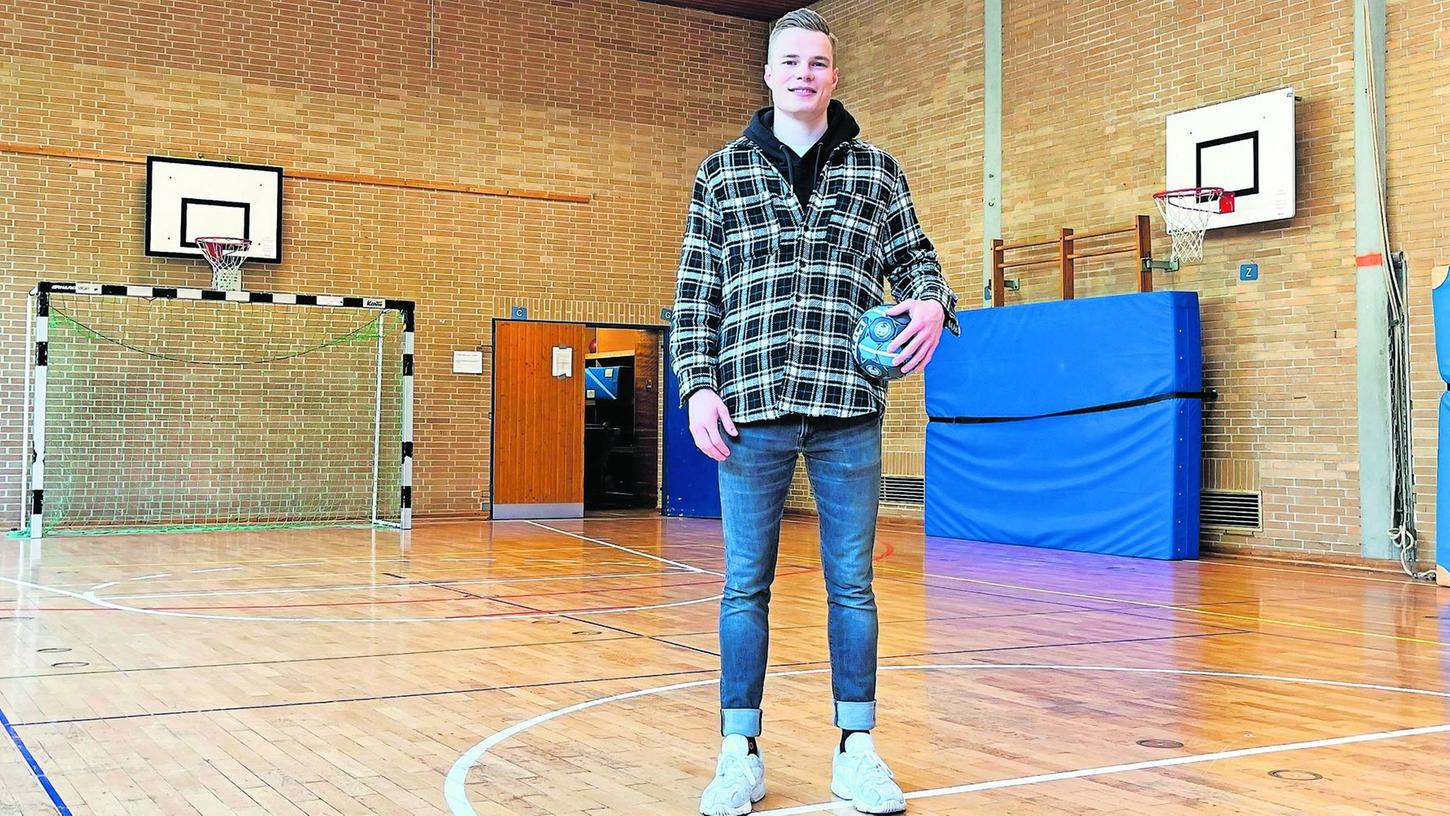 Der Ort, an dem alles begann: HCE-Führungsspieler Christopher Bissel kehrte zurück in der Turnhalle seines ersten Handballtrainings.

