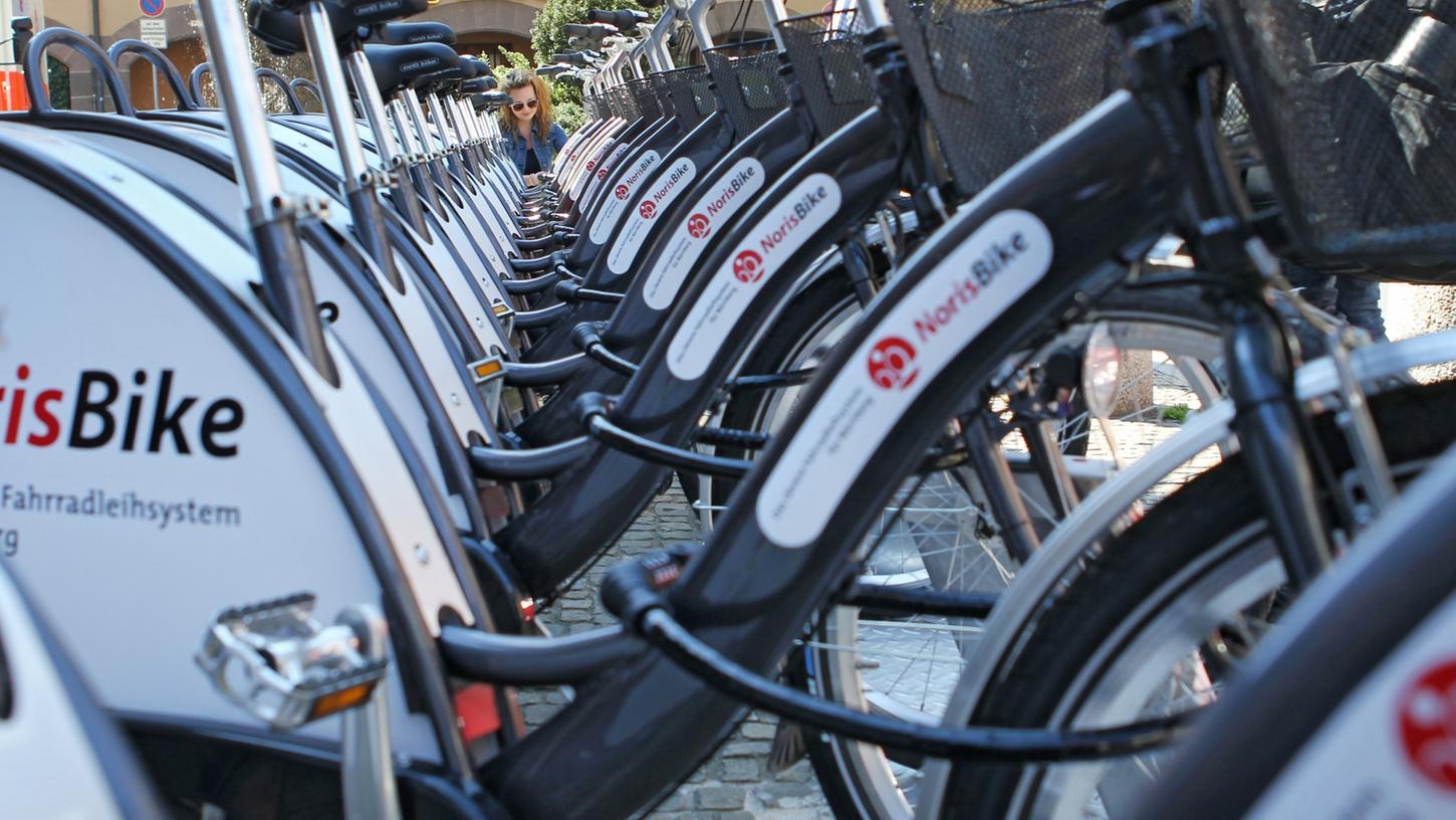 Seit 2011 kann man Räder in Nürnberg leihen, doch noch läuft das Geschäft nicht rund. In der Innenstadt soll das Netz mit Leihräder dichter werden.