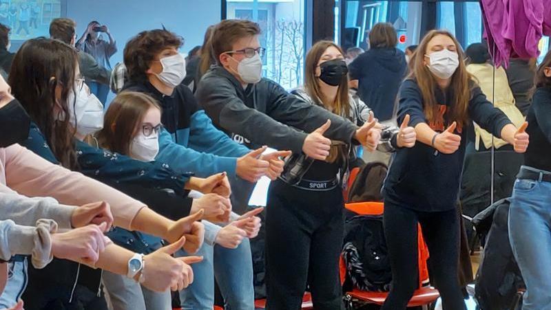 Zum Start hatten die Studierenden ein Kennenlernspiel mit den Hersbrucker vorbereitet. Zum Start hatten die Studierenden ein Kennenlernspiel mit den Hersbrucker vorbereitet.