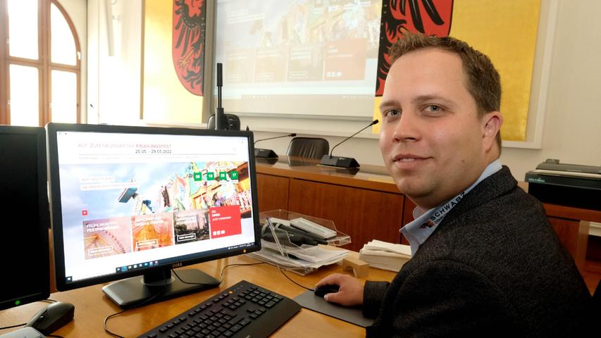 Stefan Schwarz von Computer Schwarz präsentierte die neue Internetseite des Neumarkter Frühlingsfestes.