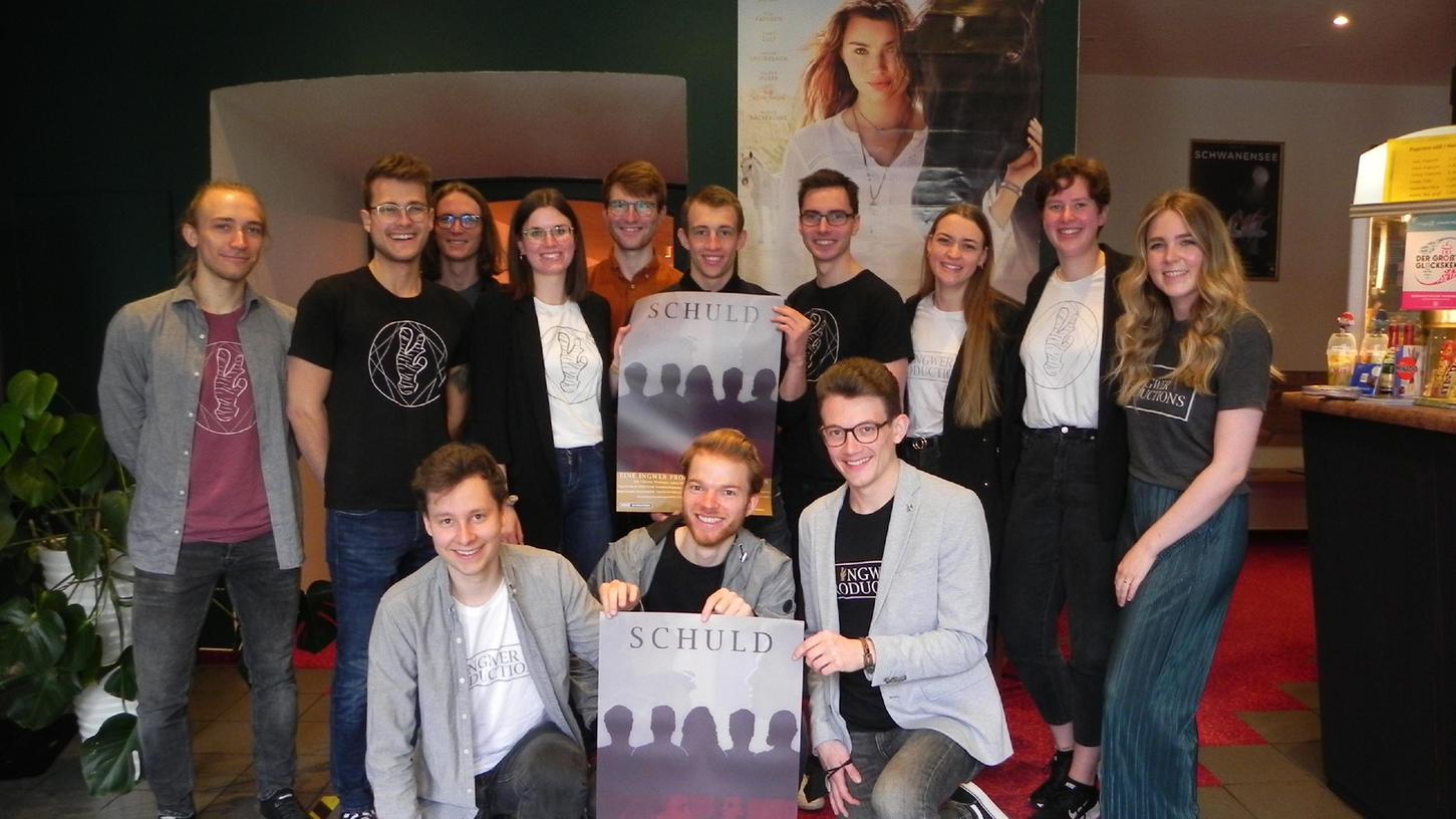 Premiere im Kino-Center in Weißenburg: Die Weißenburger Filmemacher von Ingwer Productions stellten dort ihren neuen Film Schuld vor. Premiere im Kino-Center in Weißenburg: Die Weißenburger Filmemacher von Ingwer Productions stellten dort ihren neuen Film Schuld vor.
