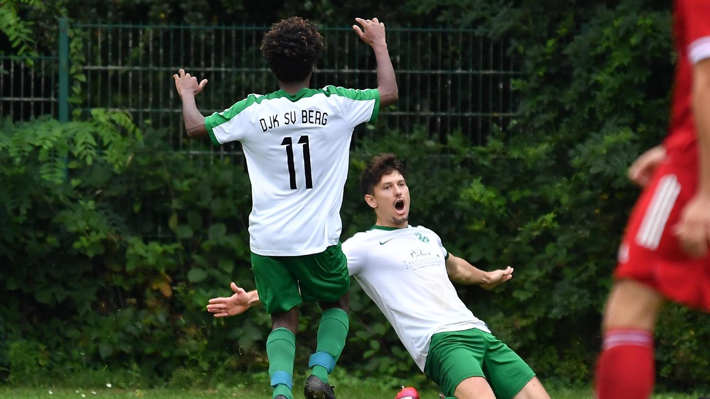 Nicht ganz so oft wie in vergangenen Jahren hat Maximilian Bergler heuer für den DJK SV Berg getroffen. Hier feiert er mit seinem Teamkameraden Filmon Haile einen Treffer im Derby gegen den TSV Wolfstein.
Nicht ganz so oft wie in vergangenen Jahren hat Maximilian Bergler heuer für den DJK SV Berg getroffen. Hier feiert er mit seinem Teamkameraden Filmon Haile einen Treffer im Derby gegen den TSV Wolfstein.