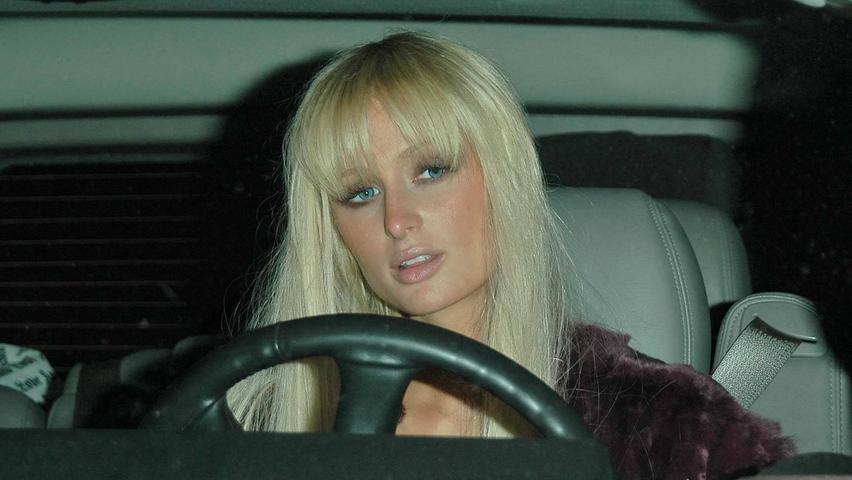 Paris Hilton wurde am 4. Mai 2007 zu einer 45-tägigen Gefängnisstrafe verurteilt, nachdem sie mehrfach gegen die Bewährungsauflagen verstoßen hatte und ohne Führerschein Auto gefahren war. Die Urenkelin des Hotelgründers Conrad Hilton kam in das Frauengefängnis Lynwood in Los Angeles und wurde vorzeitig wegen guter Führung entlassen.