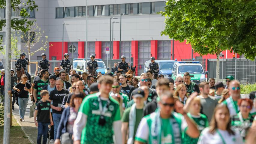 Kleeblatt-Frühschoppen: Fans schnuppern ein vorerst letztes Mal Bundesliga-Luft in Fürth