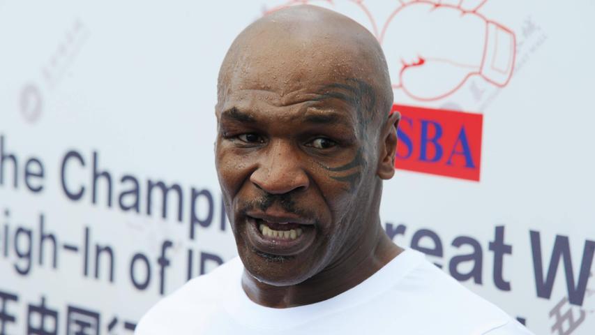 1992 wurde Mike Tyson wegen Vergewaltigung verurteilt. Nach drei Jahren in Haft kam er wegen guter Führung und unter Bewährungsauflagen vorzeitig frei. Jahre später wanderte der ehemalige Schwergewichtsboxer noch einmal hinter Gitter, diesmal wegen Körperverletzung.