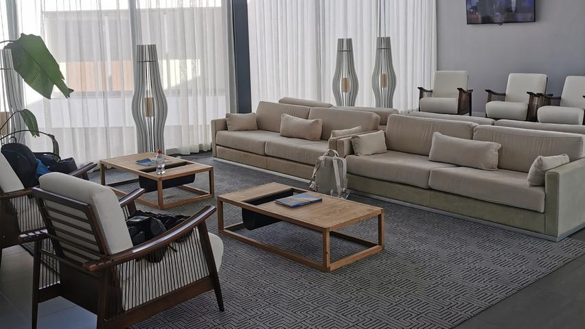 Das Hotel ist sehr modern eingerichtet und kombiniert einen minimalistischen und naturnahen Stil. Den Text zu dieser Bildergalerie finden Sie unter www.nn.de/leben/reisen
