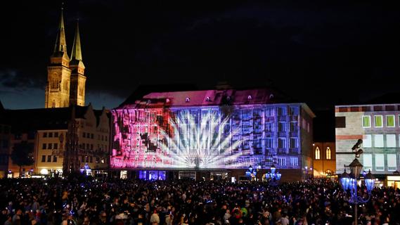 Beeindruckende Installationen an Burg und Hauptmarkt: So war die Blaue Nacht 2022