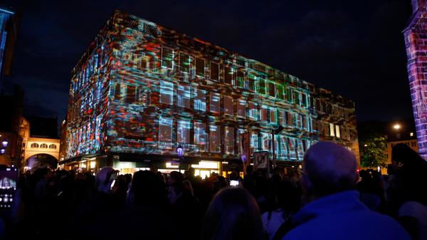 Die Lichtprojektionen sind an der Blauen Nacht immer eines der vielen Highlights für Besucherinnen und Besucher.