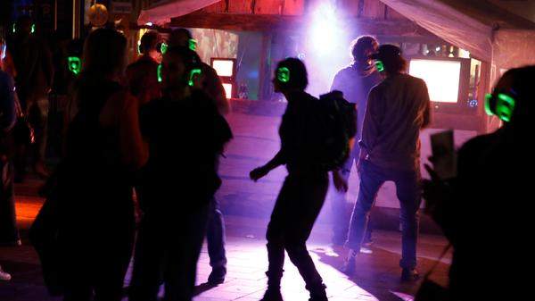 Die "Silent Disko" am Kornmarkt ist immer eine beliebte Anlaufstelle.