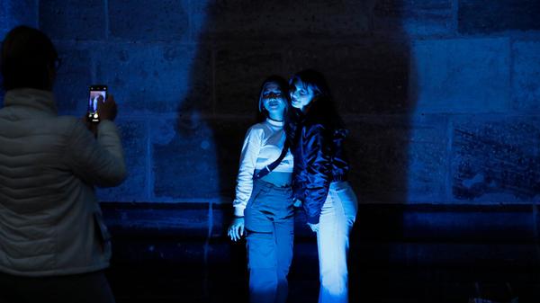 Fotos im blauen Licht - ein Muss bei der Blauen Nacht.