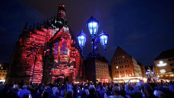 RE:SORB sorgten mit ihrer Projektion an der Frauenkirche für großes Aufsehen. Die Resonanz der Betrachterinnen und Betrachter war durchwegs positiv.