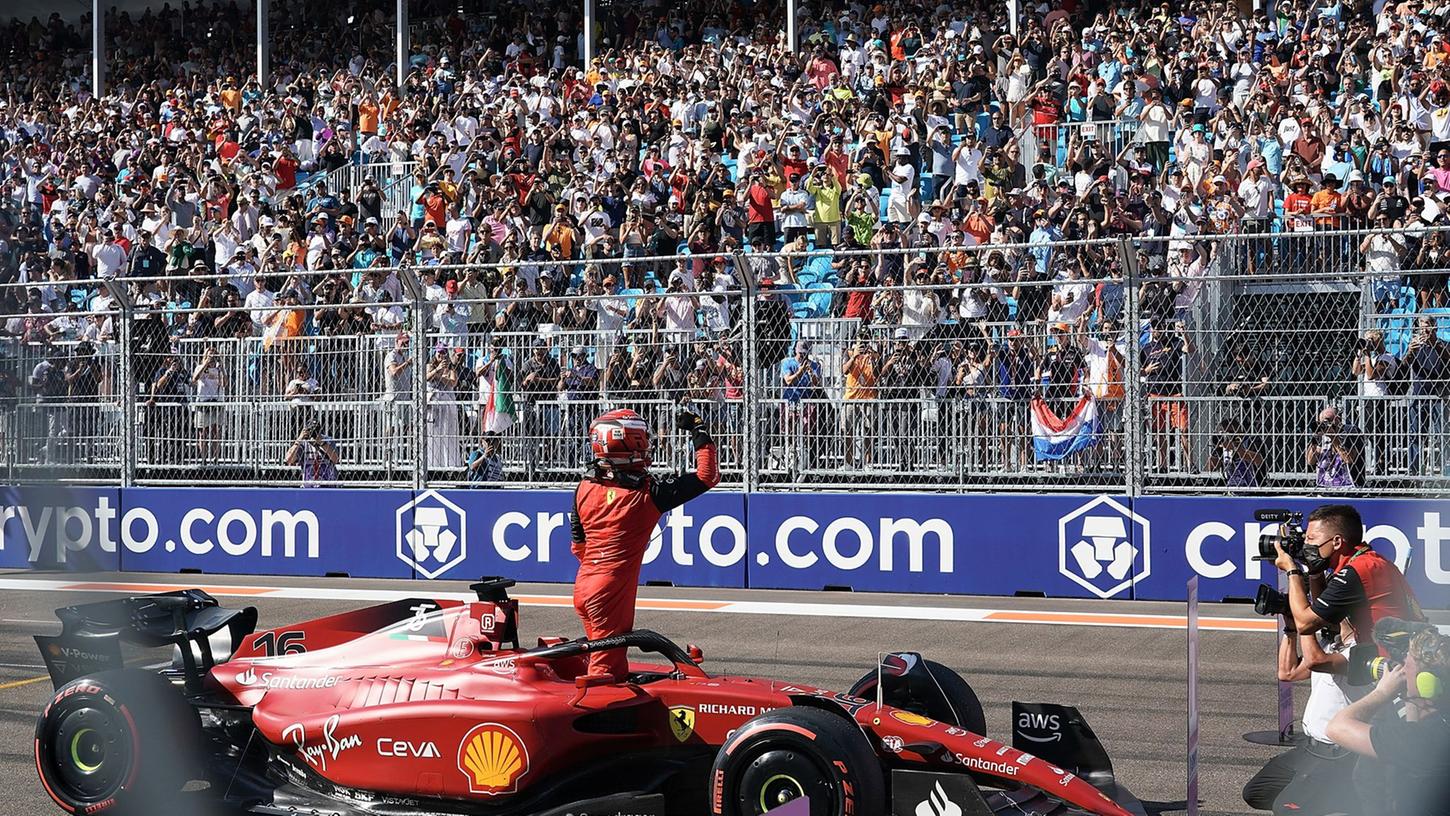Ferrari-Pilot Charles Leclerc hat sich in Miami die Pole Position gesichert. Ferrari-Pilot Charles Leclerc hat sich in Miami die Pole Position gesichert.