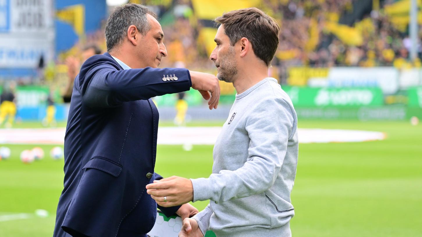 Eine letzte Umarmung: Rachid Azzouzi (links) herzt den scheidenden Trainer Stefan Leitl.
Eine letzte Umarmung: Rachid Azzouzi (links) herzt den scheidenden Trainer Stefan Leitl.