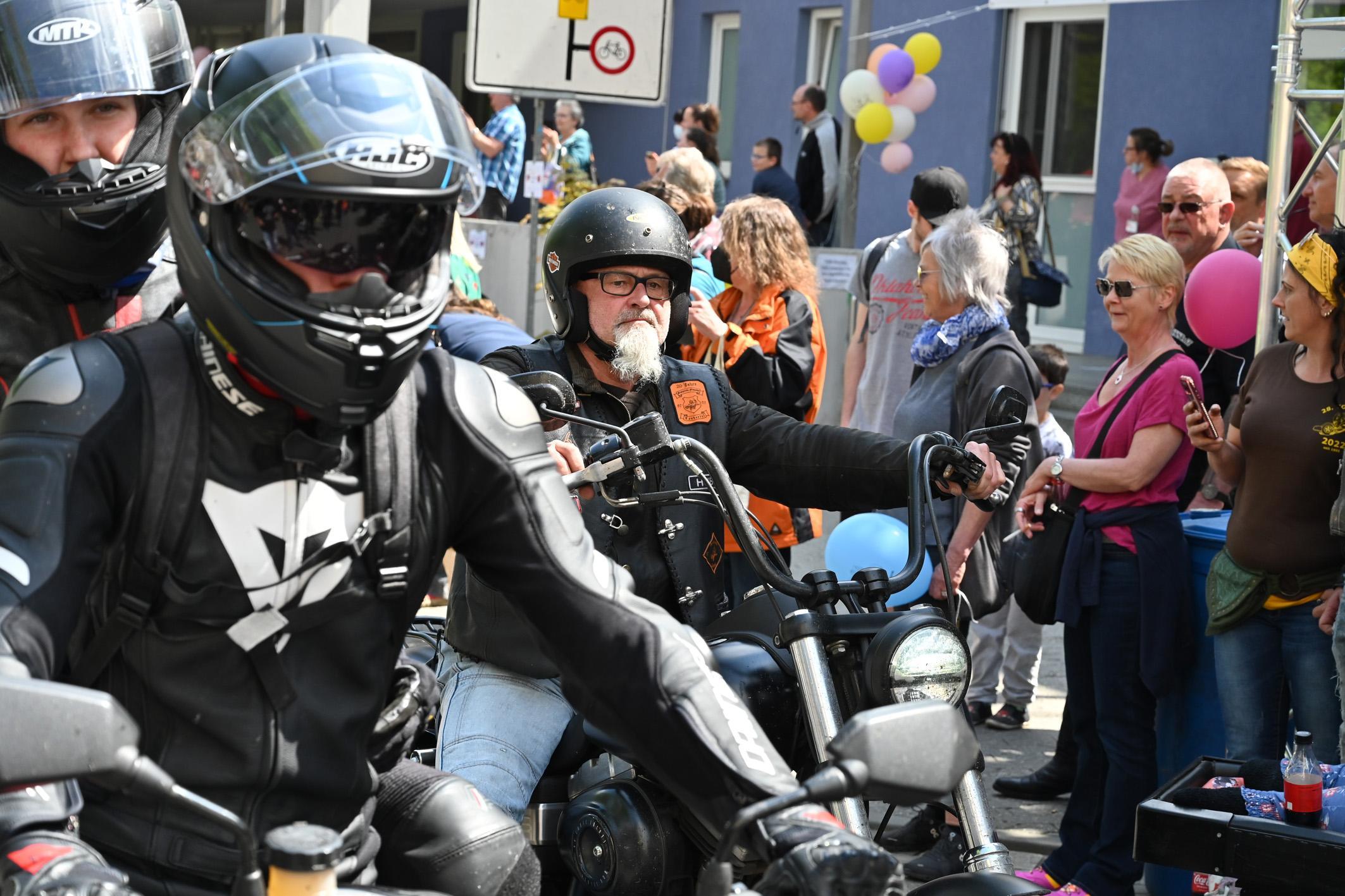 ...fuhr zunächst nach Dechsendorf, am Weiher entlang nach Möhrendorf, und von dort über die Staatsstraße nach Erlangen.