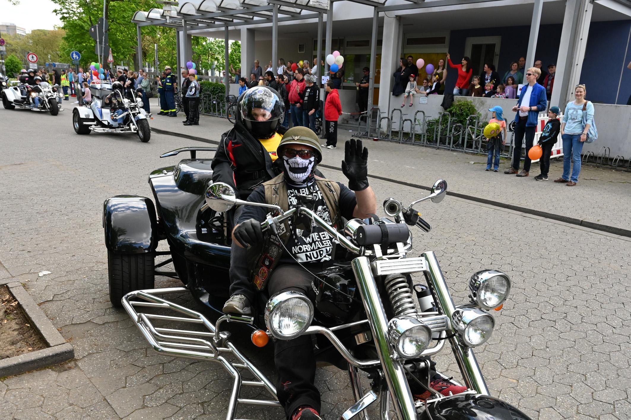 Über die Bayreuther Straße und die Spardorfer Straße ging es zur Palmsanlage, ...