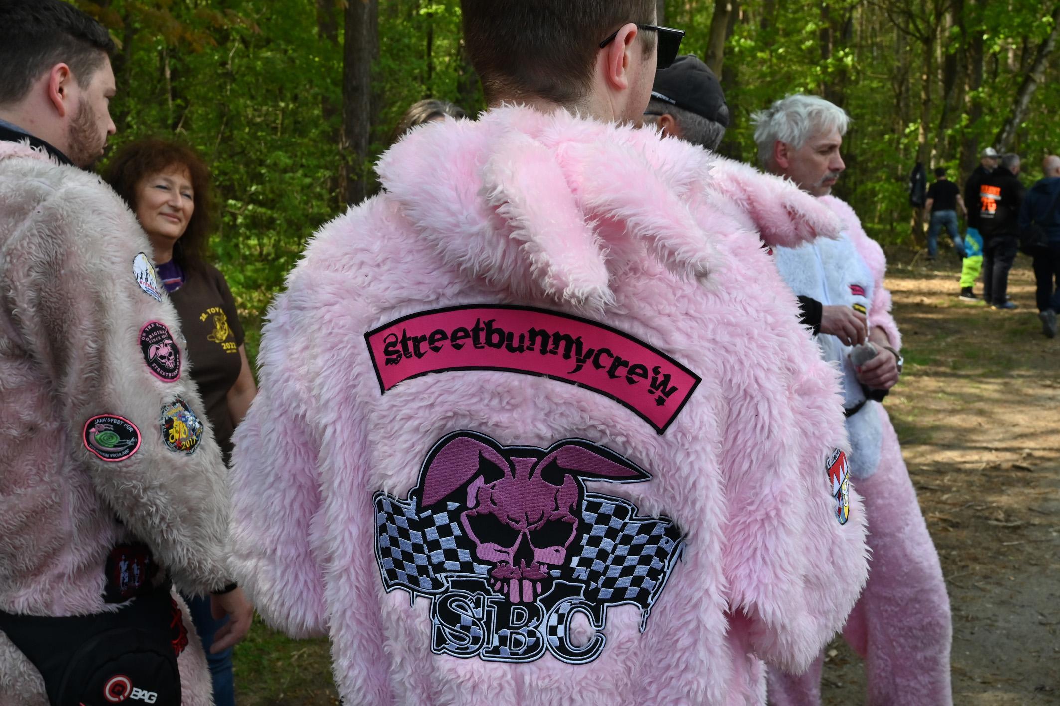 Laut Polizei waren rund 800 Bikerinnen und Biker gekommen, um ihre Spenden an der Klinik abzugeben.