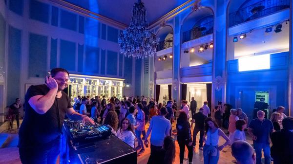 Zu später Stunde wurde im Glucksaal Party gemacht - mit DJ Wagner (Chris Slim).
