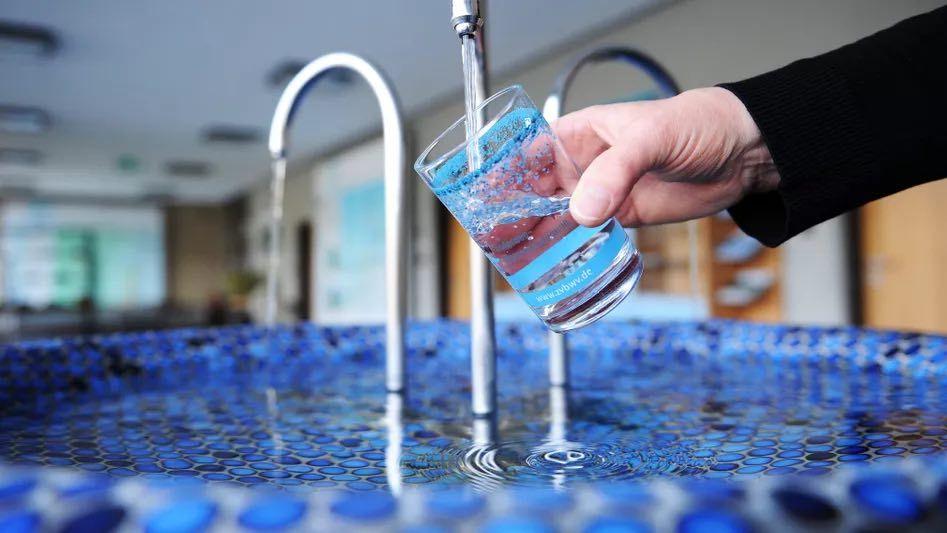 In Deutschland gibt es zig verschiedene Wasserversorger - ein Angriff auf diese Infrastrukturen kann dramatische Folgen großen Ausmaßes haben In Deutschland gibt es zig verschiedene Wasserversorger - ein Angriff auf diese Infrastrukturen kann dramatische Folgen großen Ausmaßes haben