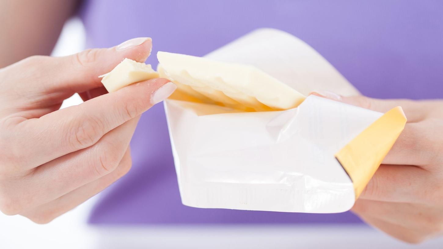Mal ein Stück Schokolade ist kein Problem - wenn die Ernährung sonst ausgewogen ist. Sind Süßigkeiten, Kekse und Co. aber täglich Teil der Ernährung, schlägt das auf Dauer auf die Gesundheit. Mal ein Stück Schokolade ist kein Problem - wenn die Ernährung sonst ausgewogen ist. Sind Süßigkeiten, Kekse und Co. aber täglich Teil der Ernährung, schlägt das auf Dauer auf die Gesundheit.