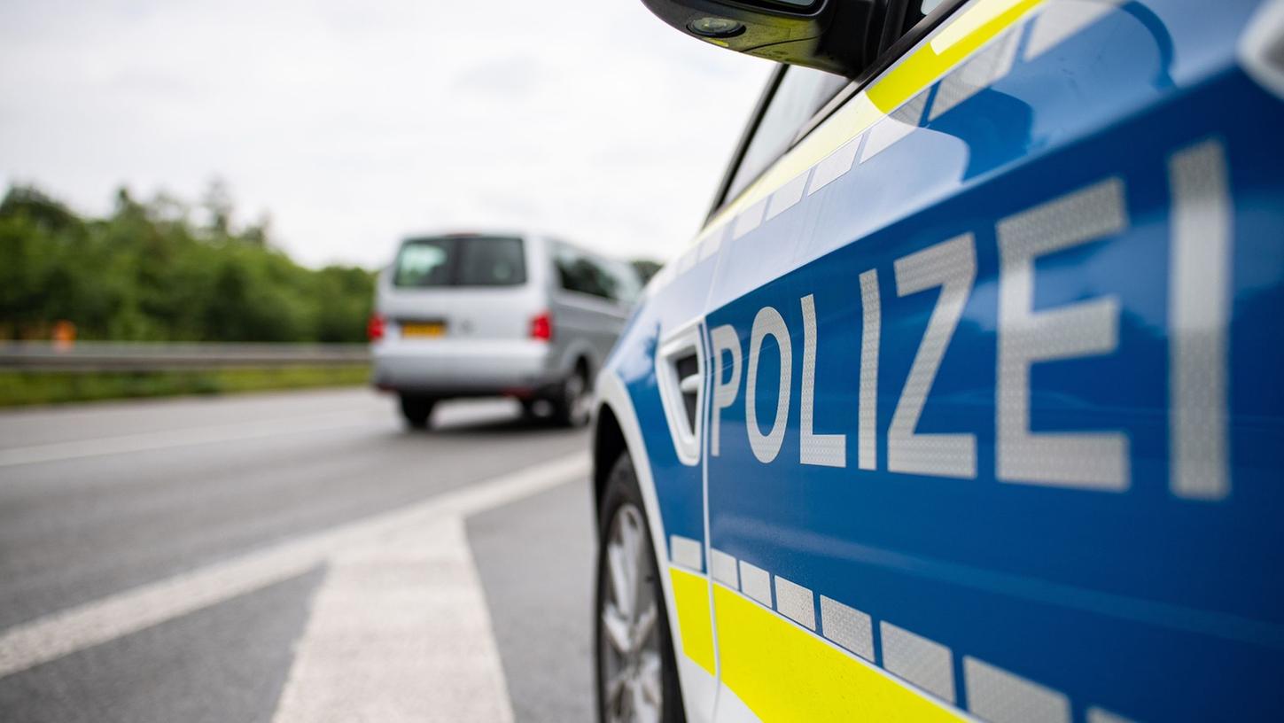 Hehlerei-Verdacht an der A6 in Franken: Das lag versteckt in Schmutzwäsche-Säcken im Kofferraum