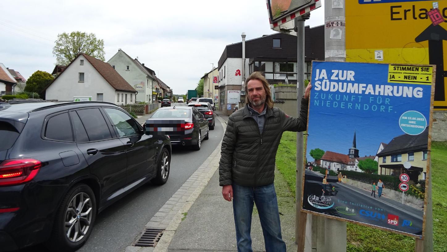 Der Niederndorfer Gerhard Heger wünscht sich die Südumfahrung. Denn tagtäglich rollen tausende Autos und Lkw durch den Ort.
