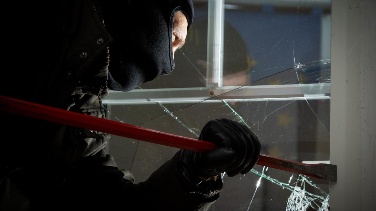 Die Anzahl an Wohnungseinbrüchen hat in den vergangenen Jahren besonders stark abgenommen. Ob das an der Corona-Pandemie liegt? Die Polizeiinspektion Roth kann dies nicht mit Fakten belegen, sondern höchstens interpretieren.
Die Anzahl an Wohnungseinbrüchen hat in den vergangenen Jahren besonders stark abgenommen. Ob das an der Corona-Pandemie liegt? Die Polizeiinspektion Roth kann dies nicht mit Fakten belegen, sondern höchstens interpretieren.