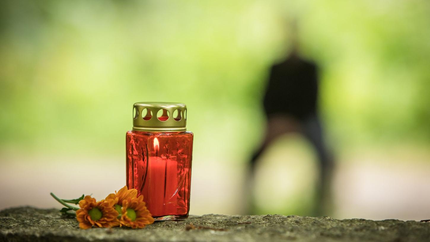 In der Familiengrabstätte beigesetzt zu werden, ist ein Wunsch, der auch postmortal geschützt ist. In der Familiengrabstätte beigesetzt zu werden, ist ein Wunsch, der auch postmortal geschützt ist.