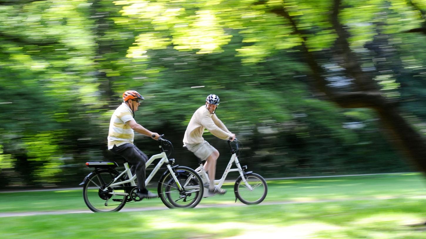 Wer hilft beim Lenken? Hier noch niemand. Aber an der TU Delft arbeiten Forschende an einem Lenkassistenten der E-Bikes gerade auch für Ältere beherrschbarer machen soll. Wer hilft beim Lenken? Hier noch niemand. Aber an der TU Delft arbeiten Forschende an einem Lenkassistenten der E-Bikes gerade auch für Ältere beherrschbarer machen soll.